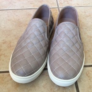 Steve Madden Women Slip On Loafer Tan 8.5 M Like new!